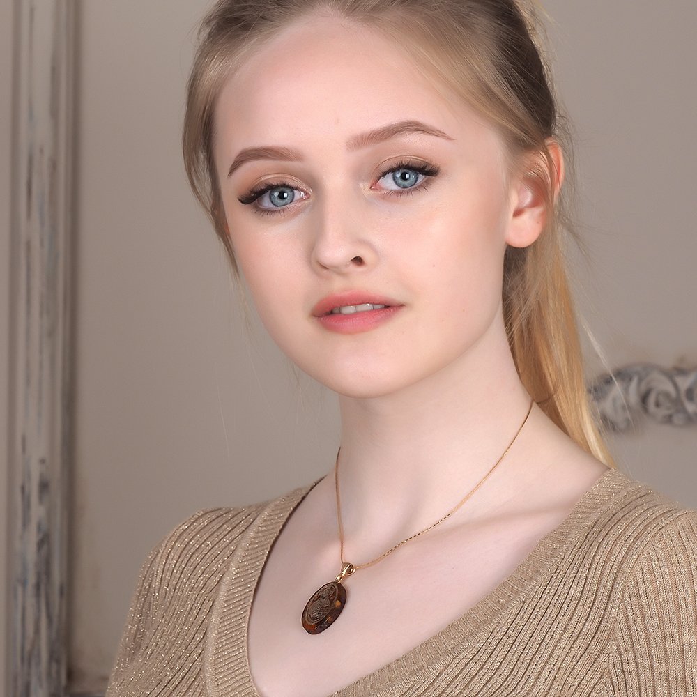 AmberProfi Ovale Anhänger-Ikone aus Bernstein mit vergoldetem Gesicht von Jesus Christus