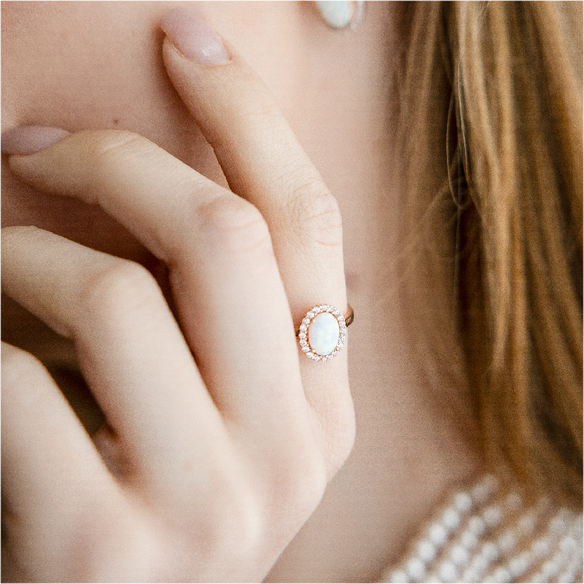 Eleganter Damenring, Russisches Rotgold 585, mit Opal HTS und Zirkonia