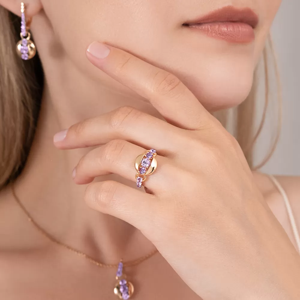 Charmante Ohrhänger aus Rotgold 585 mit Amethyst, ca. 32 mm