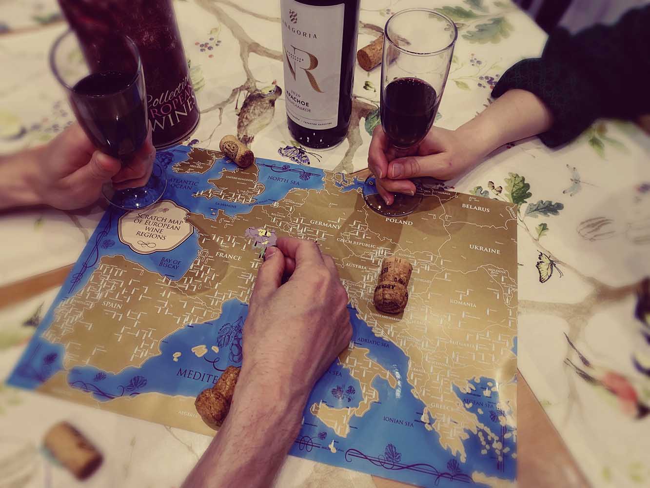 Rubbel-Karte "Weinregionen in Europa" in der Tube (42x30cm, Englisch)